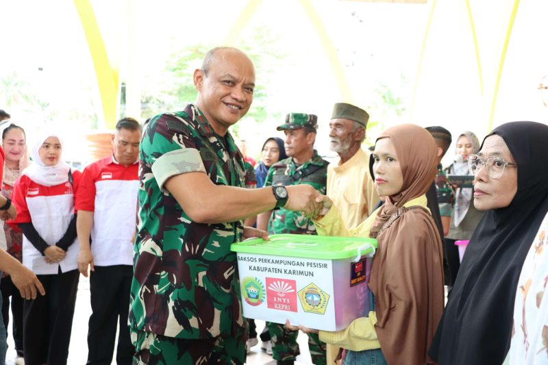 Kodim 0317/TBK, Korem 033/WP, dan INTI Kepri Gelar Bakti Sosial untuk Warga Karimun. Foto: Istimewa