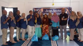 PT Pelabuhan Karimun Bagikan 103 Paket Sembako untuk Warga Sekitar dan Pensiunan. Foto: Istimewa