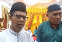 Bupati Karimun Iskandarsyah didampingi Wakil Bupati Karimun Rocky Marciano Bawole saat diwawancara wartawan. Foto: dokumen KepriHeadline.id