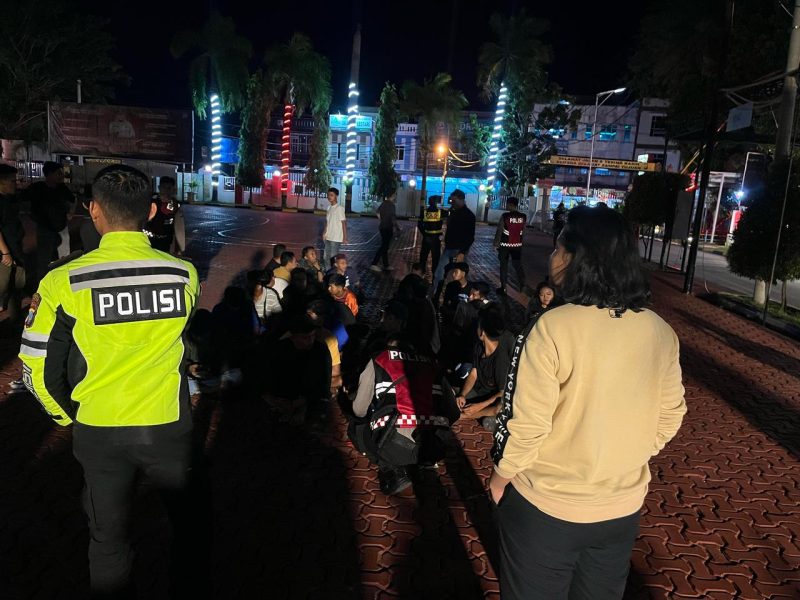 Puluhan remaja dan sepeda motor diamankan di Mapolres Karimun. Foto: Dokumen Satlantas Polres Karimun.