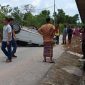 Mobil Lurah Tanjungbatu Terbalik di Jalan Kampung Asam. Foto: Istimewa