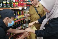 Disperindag mengecek takaran minyakkita di swalayan-swalayan wilayah Kabupaten Karimun. Foto: Istimewa/KepriHeadline.di