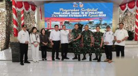 Komitmen Selesaikan Persoalan Aset TNI, Menteri Nusron Serahkan Sertipikat Tanah untuk Puslatpur TNI AD Terluas se-Asia. Foto: Biro Humas Kementerian ATR/BPN