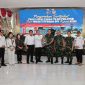 Komitmen Selesaikan Persoalan Aset TNI, Menteri Nusron Serahkan Sertipikat Tanah untuk Puslatpur TNI AD Terluas se-Asia. Foto: Biro Humas Kementerian ATR/BPN