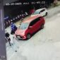 Tangkapan layar rekaman CCTV yang merekam perkelahian dua orang supir di Karimun. FOTO: Istimewa