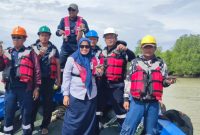 Tingkatkan Hasil Tangkapan Nelayan dan Jaga Ekosistem Pesisir, PT Timah Lepaskan Ribuan Bibit Kepiting Bakau di Perairan Kundur dan Karimun. FOTO: Corporate Communication PT Timah Tbk