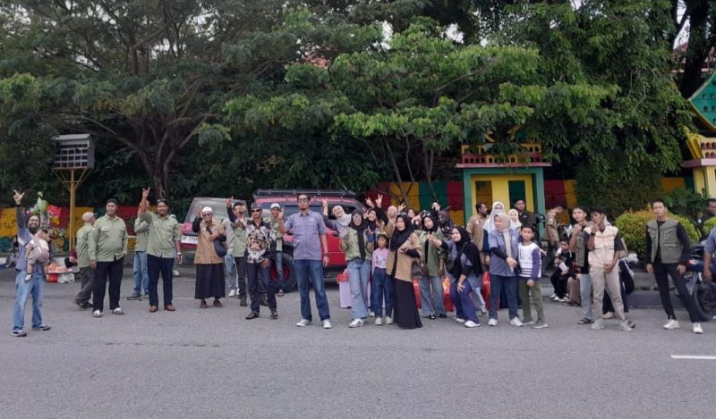 Komunitas Motor HIB Karimun Gelar 'Buke On The Road' Part 4, Bagikan Sembako ke Panti Asuhan dan Ribuan Paket Takjil untuk Masyarakat. FOTO: Istimewa/KepriHeadline.id