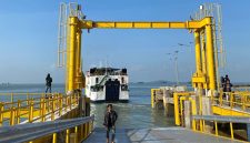 Kapal Roro usai berlabuh di Pelabuhan Parit Rempak, Kecamatan Meral. FOTO: Istimewa
