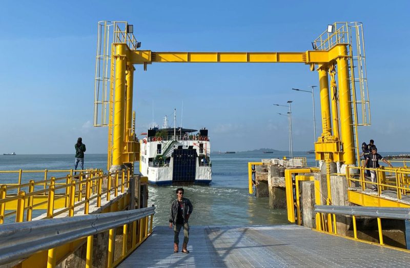 Kapal Roro usai berlabuh di Pelabuhan Parit Rempak, Kecamatan Meral. FOTO: Istimewa