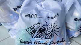 Dukung Ketahanan Pangan Warga, PT Timah Bagikan Ribuan Paket Sembako untuk Warga di Wilayah Operasional Perusahaan . FOTO: Corporate Communication PT Timah Tbk