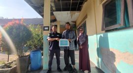 Tingkatkan Sarana dan Prasarana Pendidikan, PT Timah Serahkan Bantuan untuk Madrasah Ibtidaiyah Darul Jannah Karimun. FOTO: Corporate Communication PT Timah Tbk
