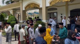 Ribuan Warga Hadiri Open House Bupati dan Wakil Bupati Karimun. FOTO: Istmewa