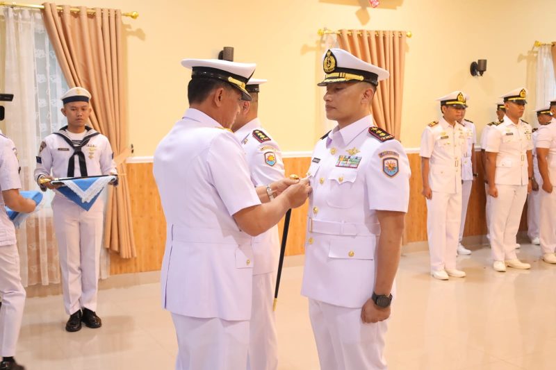 Letkol Laut (P) Harwoko Aji Resmi Jabat Danlanal Tanjungbalai Karimun, Gantikan Letkol Laut (P) Anro Casanova. FOTO: Dispen Lantamal IV