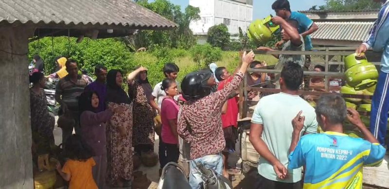 Atasi Kelangkaan Gas Elpiji 3 Kg di Kundur, Ribuan Tabung Mulai Didistribusikan. FOTO: Istimewa