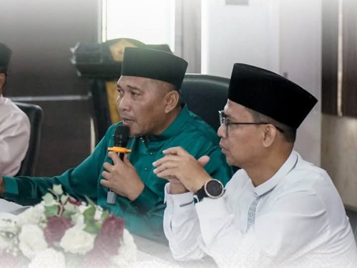 Bupati dan Wakil Bupati Karimun Iskandarsyah dan Rocky Marciano Bawole. FOTO: Forkopim Karimun.
