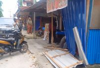 Tiga Kios di Karimun Rusak Ditabrak Mobil, Pelaku Kabur. FOTO: ricky/kepriheadline.id