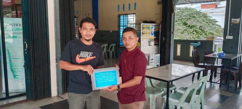 Ismail Terharu, Anaknya Terima Bantuan Biaya Pengobatan dari PT Timah. FOTO: Corporate Communication PT Timah Tbk
