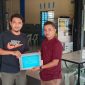 Ismail Terharu, Anaknya Terima Bantuan Biaya Pengobatan dari PT Timah. FOTO: Corporate Communication PT Timah Tbk