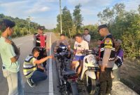 Cegah Aksi Premanisme Dan Kejahatan Jalanan, Personel Polres Karimun Berikan Himbauan Kamtibmas Kepada Masyarakat. FOTO: Istimewa