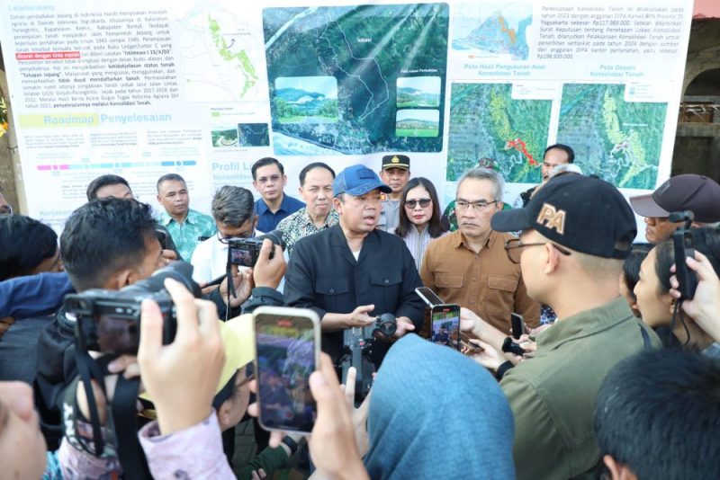 Menteri ATR/Kepala BPN Harapkan Warga Parangtritis Manfaatkan Tanah untuk Masa Depan Keluarga. FOTO Biro Humas Kementerian ATR/BPN