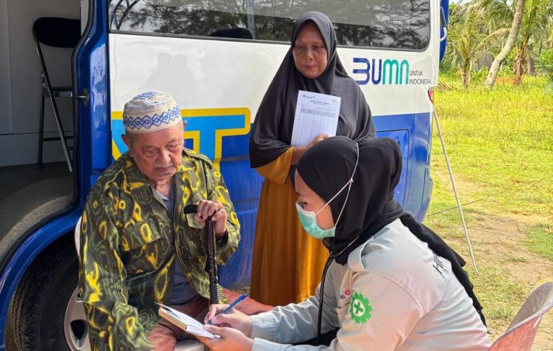 Mobil Sehat Hadir di Dusun II Desa Kundur, Ratusan Warga Bisa Berobat Gratis. FOTO: Corporate Communication PT Timah Tbk