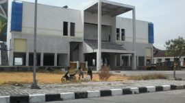 Gedung Mal Pelayanan Publik yang terletak di Coastal Area.