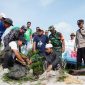 Tanam Pohon Peneduh di Kawasan Wisata Batu Tunggal, Langkah Nyata PT Timah Dalam Pelestarian Lingkungan dan Pariwisata Berkelanjutan. FOTO: Corporate Communication PT Timah Tbk