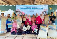 PT Timah Gelar Pelatihan Decoupage bagi Masyarakat Adat Mapur, Dorong Pengembangan Kerajinan Lokal dan Ekonomi Kreatif. FOTO: Corporate Communication PT TIMAH TBK