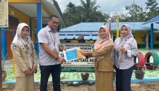 Dukung Pendidikan Anak Usia Dini, PT Timah Serahkan Bantuan untuk TK Swasta Mutiara Hati. FOTO: Corporate Communication PT Timah Tbk