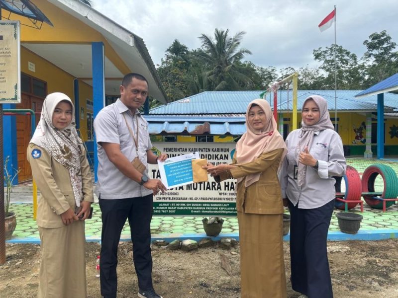 Dukung Pendidikan Anak Usia Dini, PT Timah Serahkan Bantuan untuk TK Swasta Mutiara Hati. FOTO: Corporate Communication PT Timah Tbk