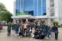 PT Timah Dukung Praktikum Ekosistem Pesisir di Pulau Kelapan, Mahasiswa Observasi Langsung ke Alam . FOTO: Corporate Communication PT Timah Tbk