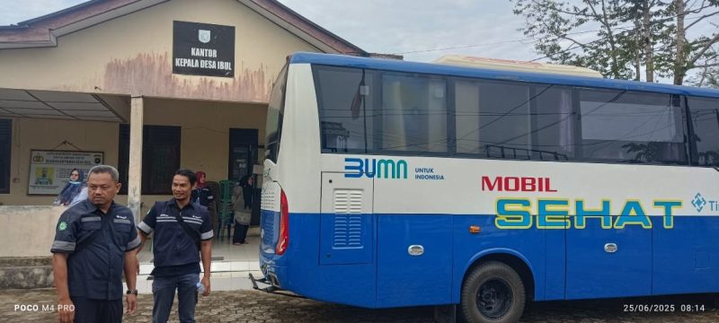Mobil Sehat PT Timah Datangi Desa Ibul, Ratusan Warga Antusias Bisa Berobat Gratis dan Lebih Dekat . FOTO: Corporate Communication PT Timah Tbk