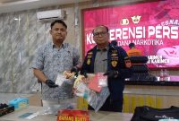Sabu dalam Deodoran dan Minuman Instan, Dua Pria dibekuk di Pelabuhan Karimun. FOTO: Rr/KepriHeadline.id