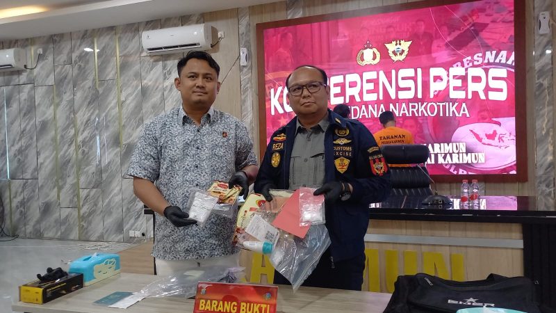 Sabu dalam Deodoran dan Minuman Instan, Dua Pria dibekuk di Pelabuhan Karimun. FOTO: Rr/KepriHeadline.id