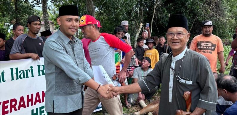 Momentum Idul Adha 1446 H, PT Karimun Granite Kurban 3 Ekor Sapi untuk Warga Pasir Panjang dan Lembah Murni. FOTO: PT Karimun Granite untuk KepriHeadline.id