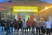 Empat pelaku pencurian kabel senilai puluhan juta rupiah di ringkus Polsek Tebing. FOTO: Dokumen Polsek Tebing untuk KepriHeadline.id