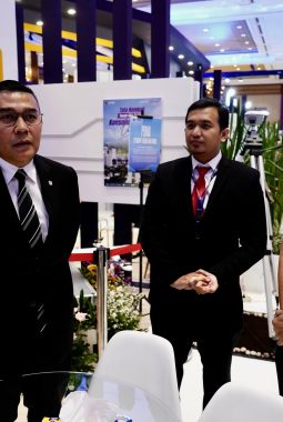 Wamen Ossy Tinjau Booth Kementerian ATR/BPN di ICI 2025, Perkenalkan Peran Strategis dalam Infrastruktur