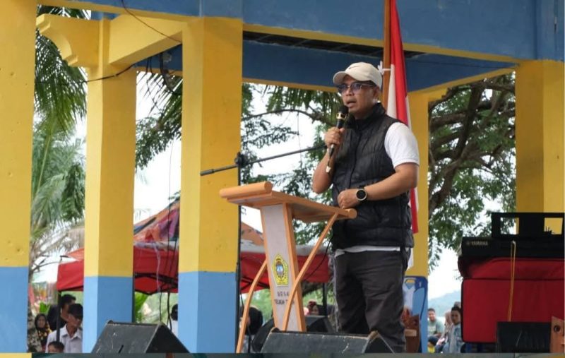 Bupati Karimun Iskandarsyah menghadiri launching Sistem Informasi Desa Telaga Tujuh Kecamatan Durai. FOTO: Bagian Protokol dan Komunikasi Pimpinan. 