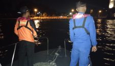 Kapal Pembawa Kayu Tenggelam di Perairan Karimun, Tiga Orang Selamat Usai Terombang Ambing di Laut