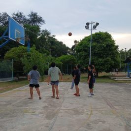 Optimalkan Aset untuk Dukung Olahraga Masyarakat, Puluhan Remaja Antusias Berlatih Basket di Lapangan PT Timah