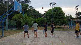 Optimalkan Aset untuk Dukung Olahraga Masyarakat, Puluhan Remaja Antusias Berlatih Basket di Lapangan PT Timah. FOTO: Corporate Communication PT Timah Tbk