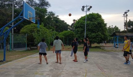 Optimalkan Aset untuk Dukung Olahraga Masyarakat, Puluhan Remaja Antusias Berlatih Basket di Lapangan PT Timah