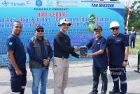 Kolaborasi Dalam Melakukan Penghijauan, PT Timah Serahkan Bantuan Bibit untuk Rumah Kompos KSM Resam . FOTO: Corporate Communication PT Timah Tbk