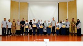 Harumkan Asa, Lepas dengan Haru: Orang Tua Hantarkan Anak ke Pemali Boarding School PT Timah. FOTO: Corporate Communication PT TImah Tbk