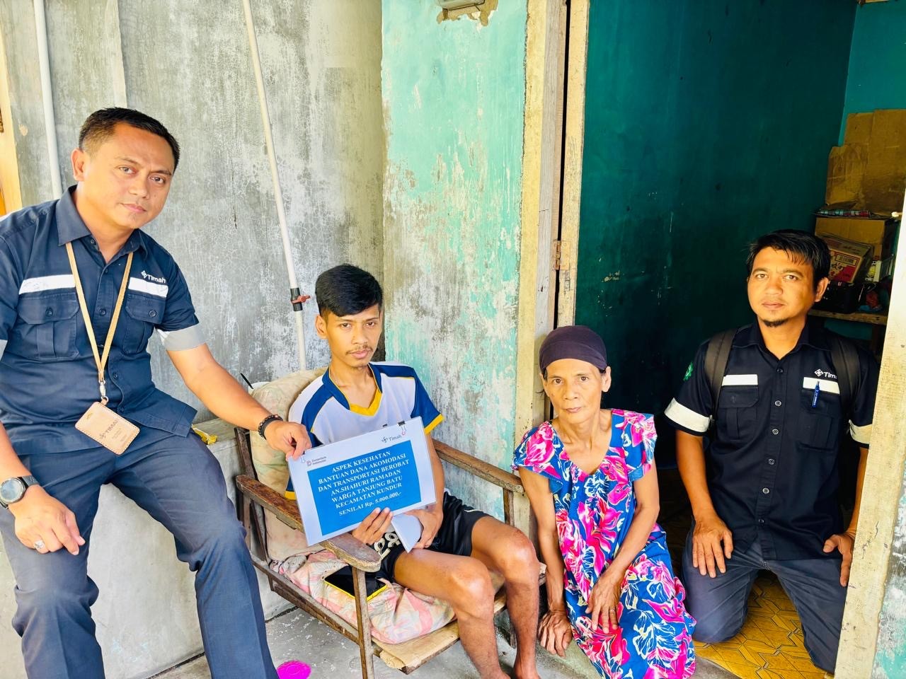 Ringankan Biaya Pengobatan Warga Kundur, PT Timah Berikan Bantuan Untuk Shahuri 