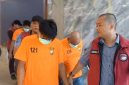 Polisi menggiring 5 pelaku penyeludupan sabu ke Riau. FOTO: rr/kepriheadline.id