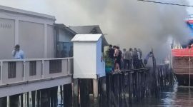 Kapal Ikan Terbakar Saat Perbaikan di Pelantar Baran Barat.
