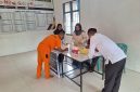 Rutan Karimun Gelar Tes Urine Acak untuk CPNS dan Warga Binaan, Semua Hasil Negatif. FOTO: Humas Rutan Karimun