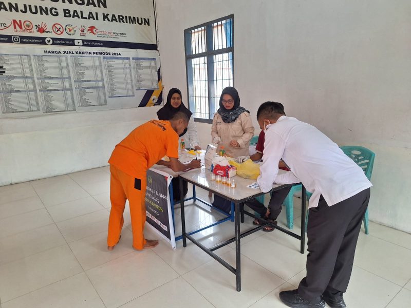 Rutan Karimun Gelar Tes Urine Acak untuk CPNS dan Warga Binaan, Semua Hasil Negatif. FOTO: Humas Rutan Karimun