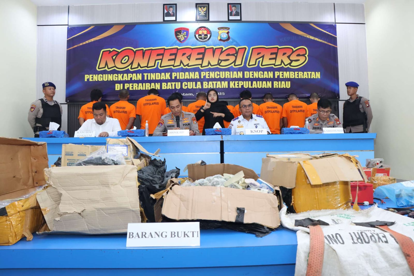 Sindikat Pencurian di Kapal Asing Terbongkar, 10 Orang Ditangkap di Perairan Karimun. FOTO: Humas Polda Kepri